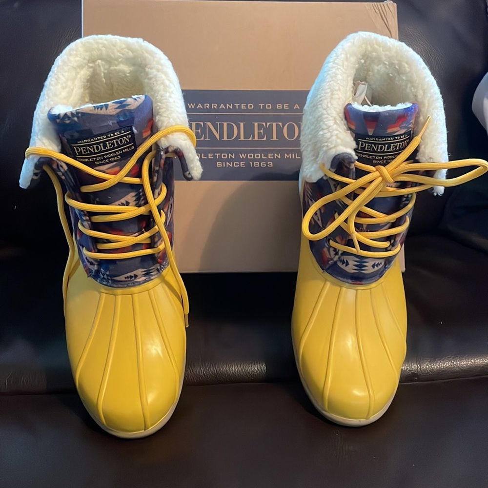 Pendleton Yellow Tucson Duck Mid Boot - Picture 6 of 8